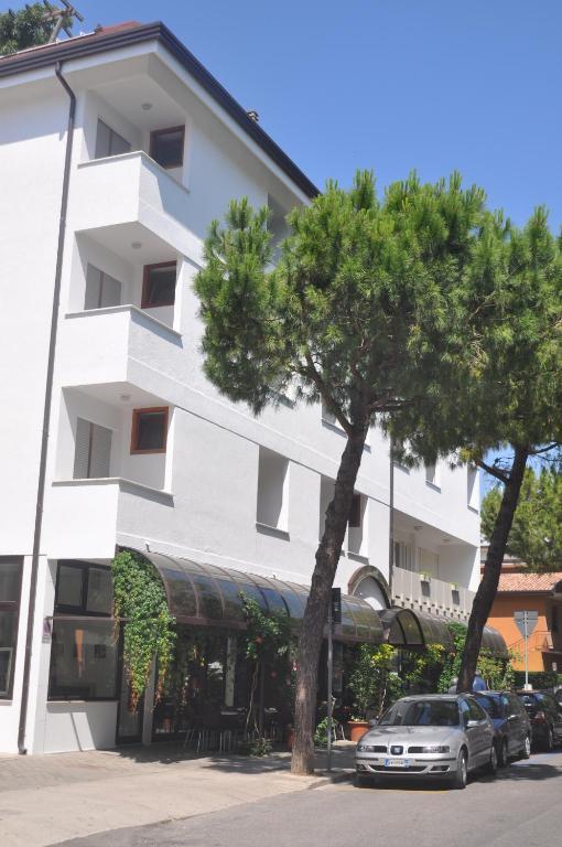 Hotel Villa Candia Lignano Sabbiadoro Exterior photo